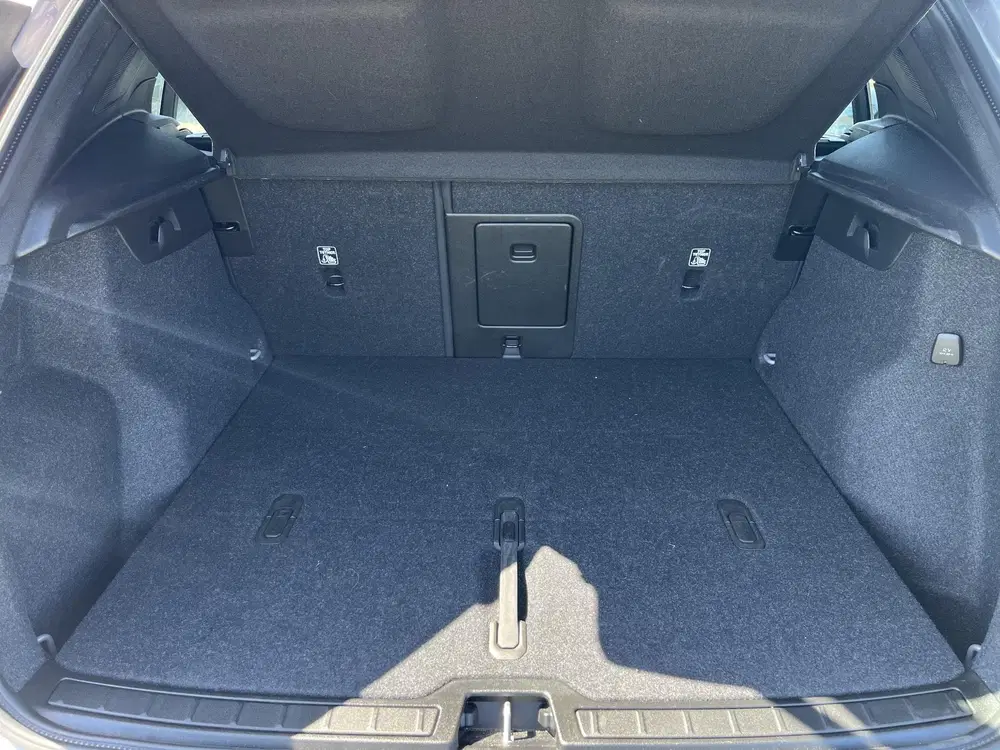 Volvo XC40 B4 Plus Dark uit 2025, foto 15