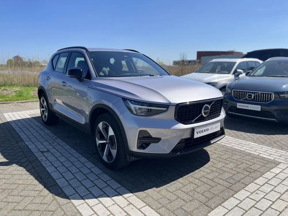 Volvo XC40 B4 Plus Dark uit 2025, foto 20