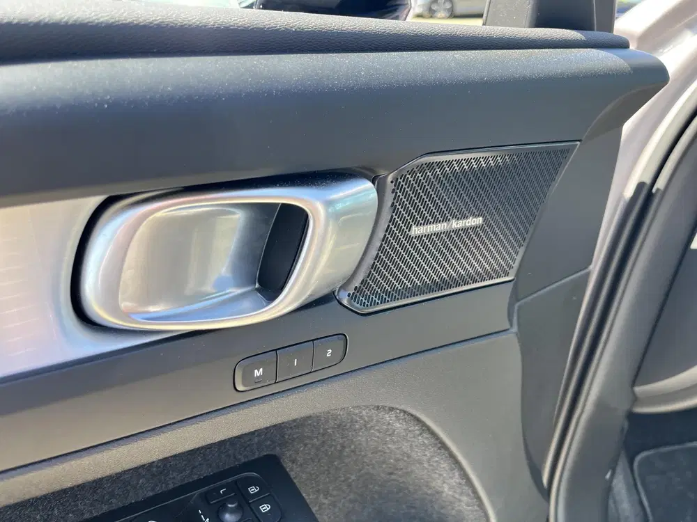Volvo XC40 B4 Plus Dark uit 2025, foto 6