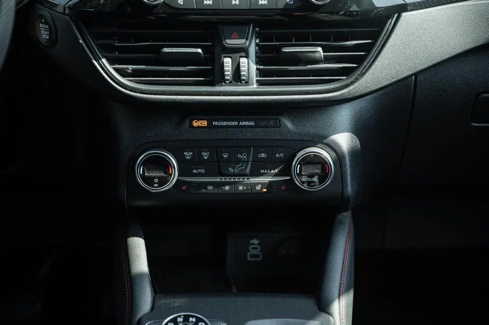 Ford Kuga 2.5 PHEV ST-Line X PANO TREKHAAK ADAPTIVE uit 2022, foto 19
