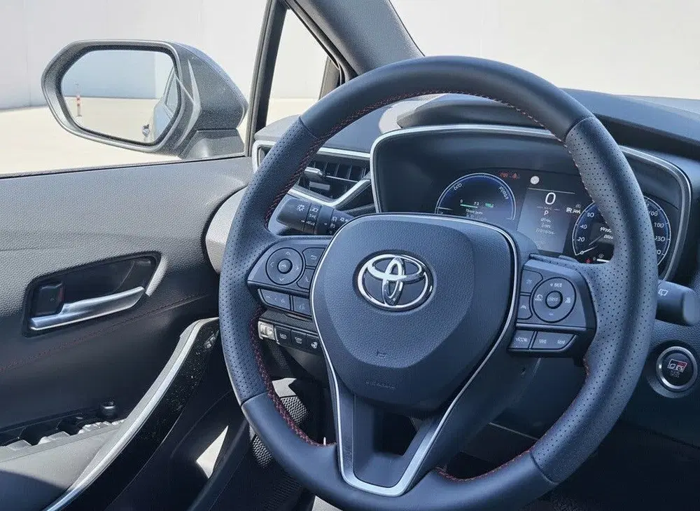 Toyota Corolla Hybrid 180 GR Sport 200 PK uit 2025, foto 12