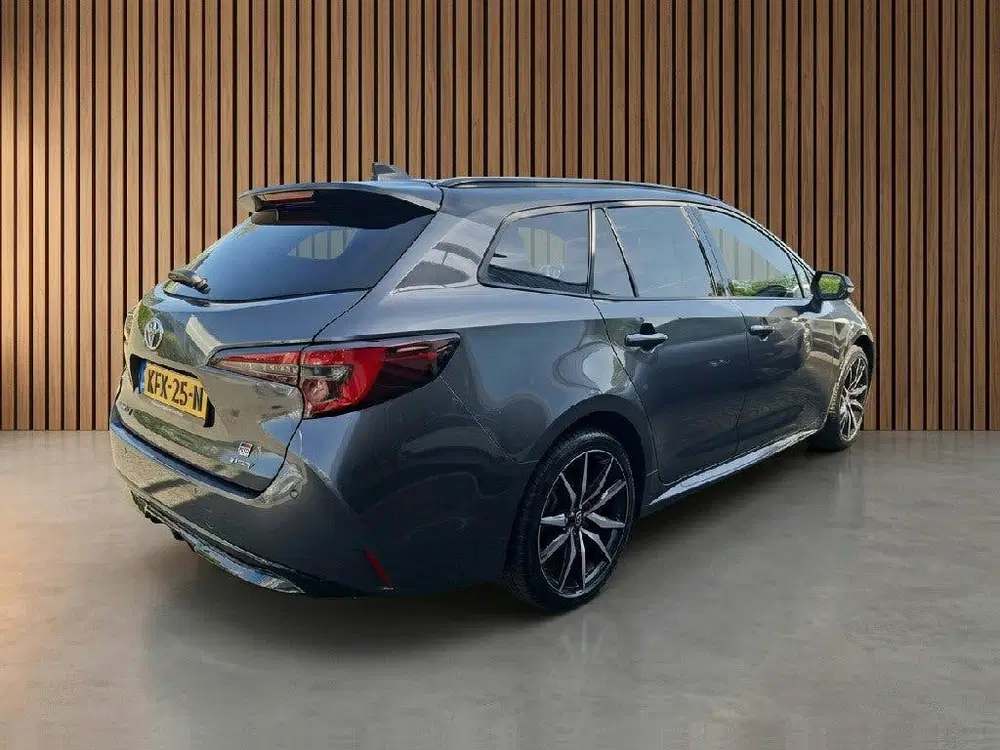 Toyota Corolla Hybrid 180 GR Sport 200 PK uit 2025, foto 6