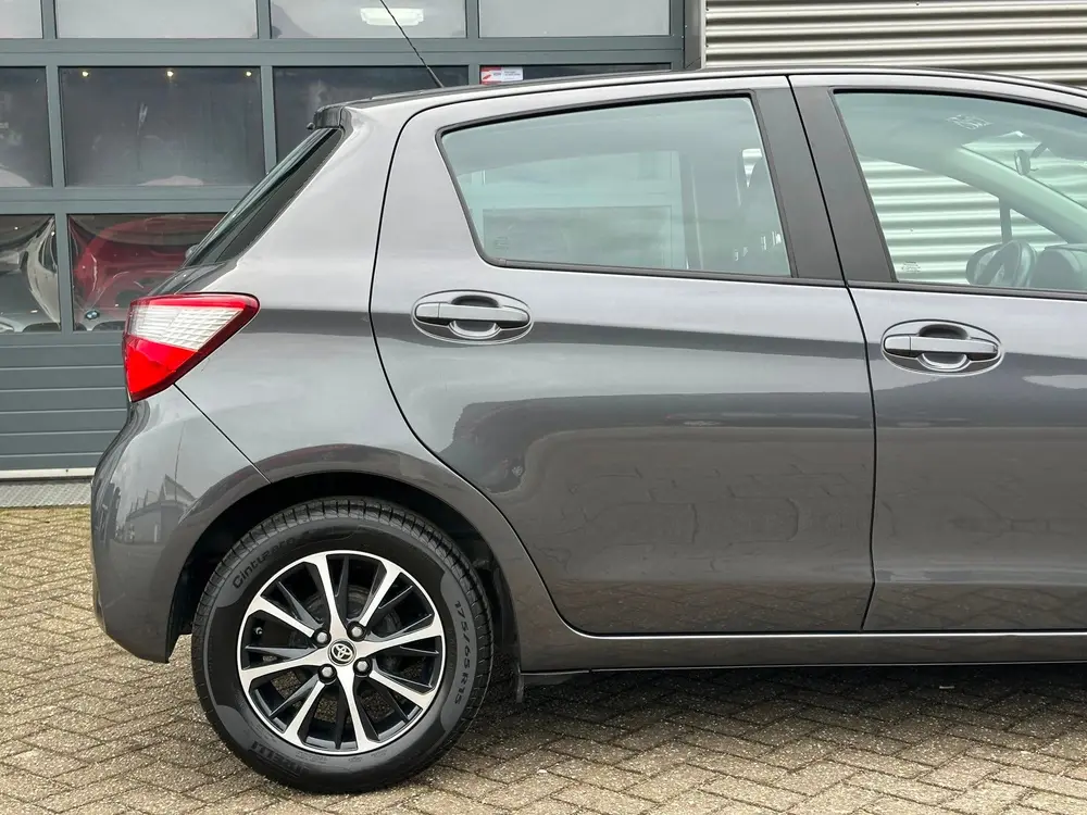 Toyota Yaris 1.0 VVT-i Connect | Camera | Navi | CarPlay | N uit 2019, foto 19
