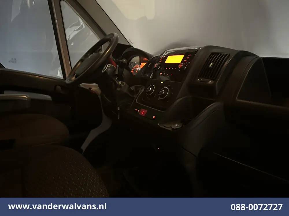 Peugeot Boxer 2.2 BlueHDi 141pk Bakwagen 428cm Lang Laadklep uit 2022, foto 12