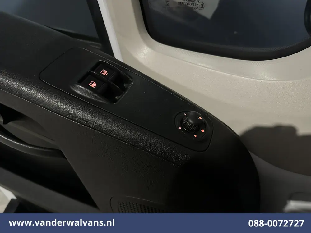 Peugeot Boxer 2.2 BlueHDi 141pk Bakwagen 428cm Lang Laadklep uit 2022, foto 16
