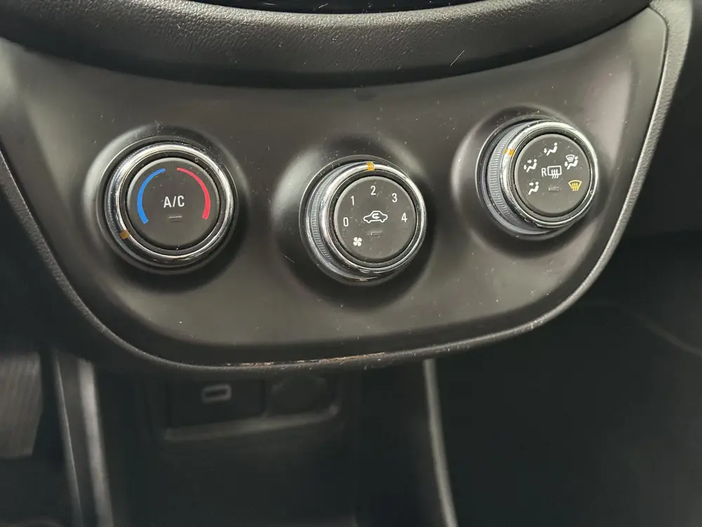 Opel Karl 1.0 Rocks Online Edition | Navigatie | Parkeersens uit 2019, foto 12
