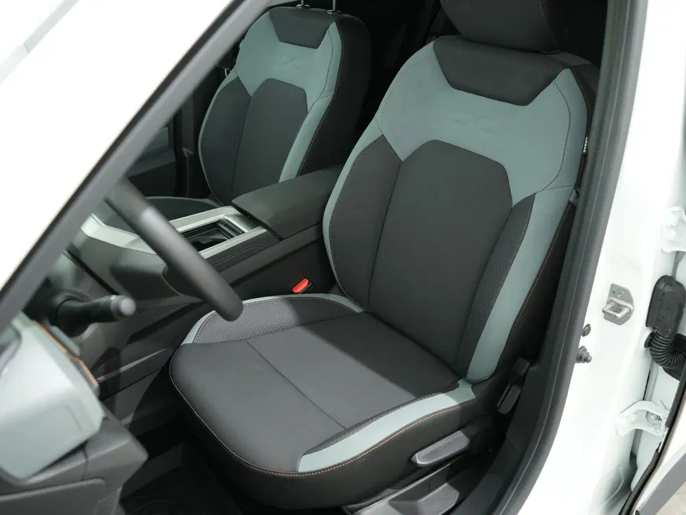 Dacia Bigster 1.8 HYBRID 155 EXTREME uit 2025, foto 4