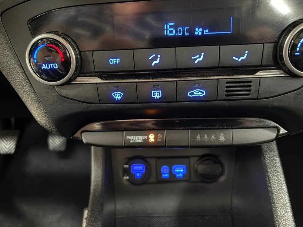 Hyundai I20 1.0 T-GDI PREMIUM / Navi / Cruise / Apple / Clim uit 2019, foto 18
