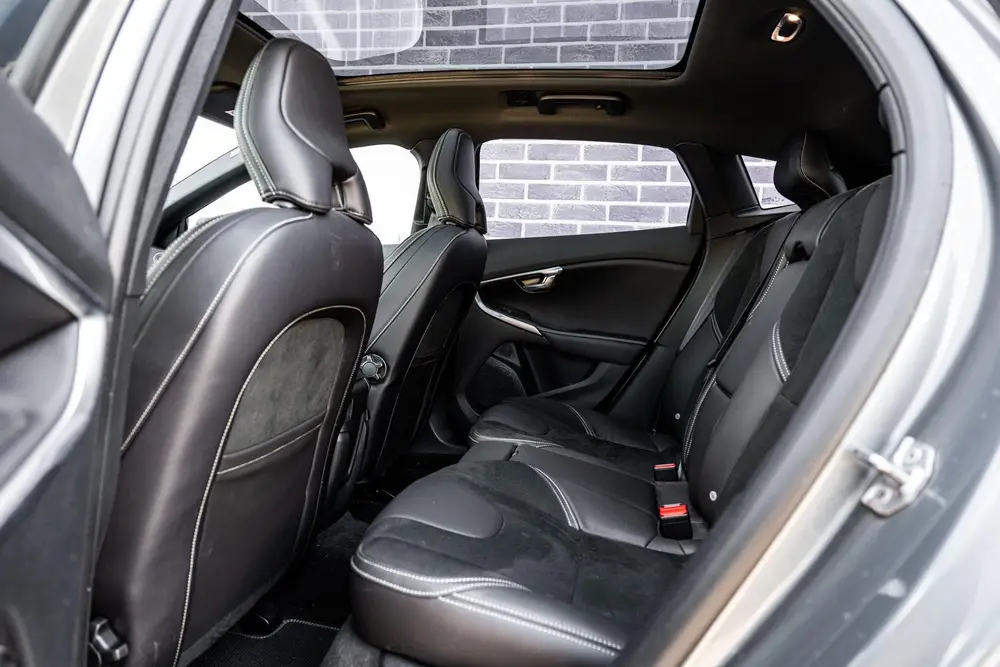 Volvo V40 1.5 T3 Polar+ Sport | R-Design | Harman Kardon Aud uit 2019, foto 9