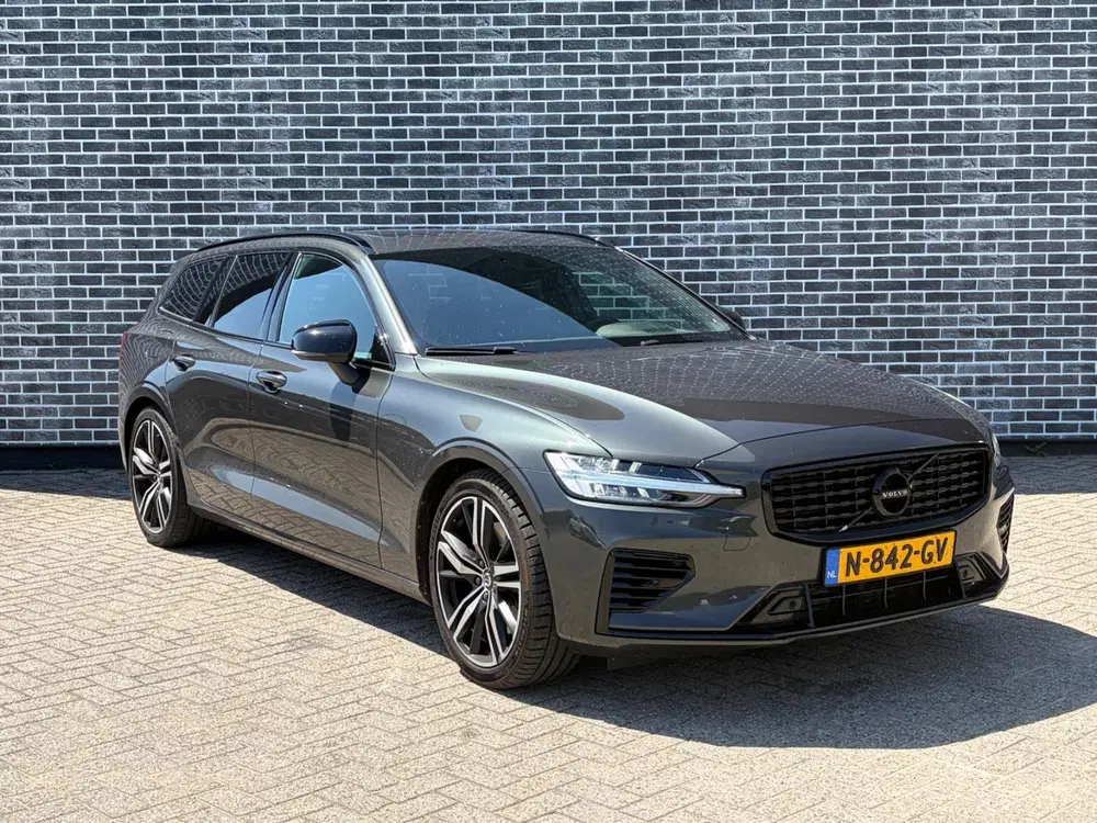 Volvo V60 2.0 T8 Recharge AWD R-Design uit 2021, foto 3