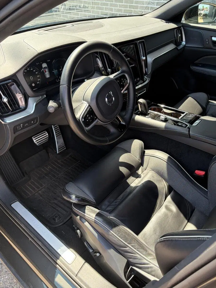 Volvo V60 2.0 T8 Recharge AWD R-Design uit 2021, foto 5
