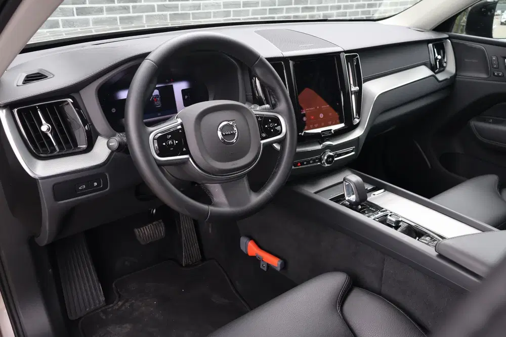 Volvo XC60 2.0 T6 Plug-in Hybrid AWD Ultra Dark uit 2025, foto 6
