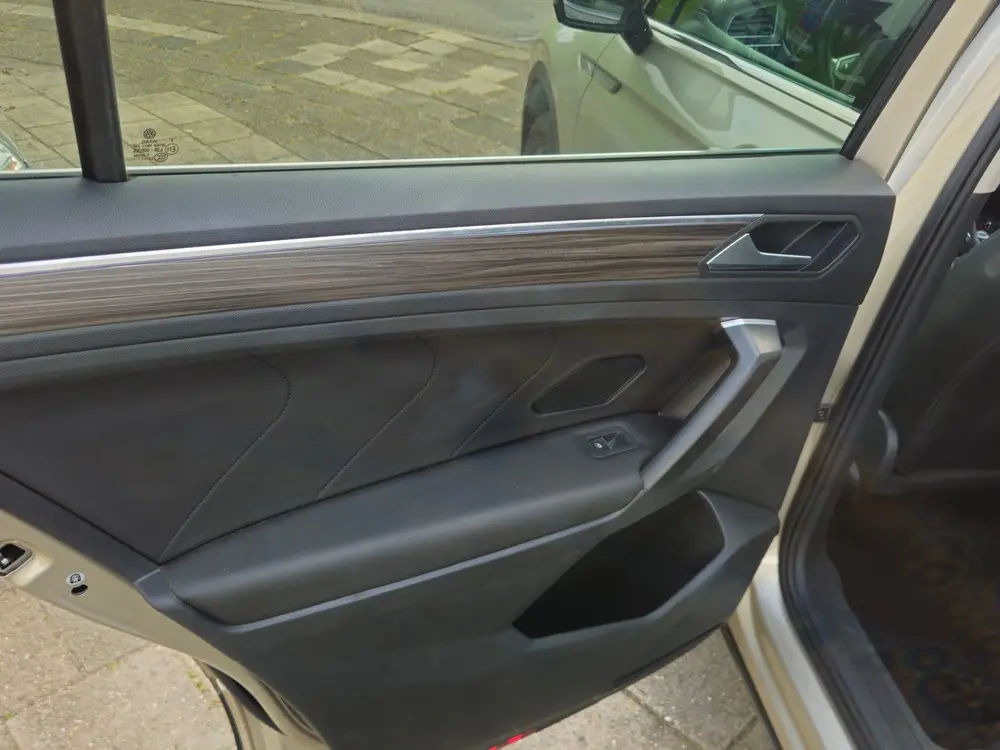 Volkswagen Tiguan Allspace 1.5 TSI Life Business uit 2023, foto 14