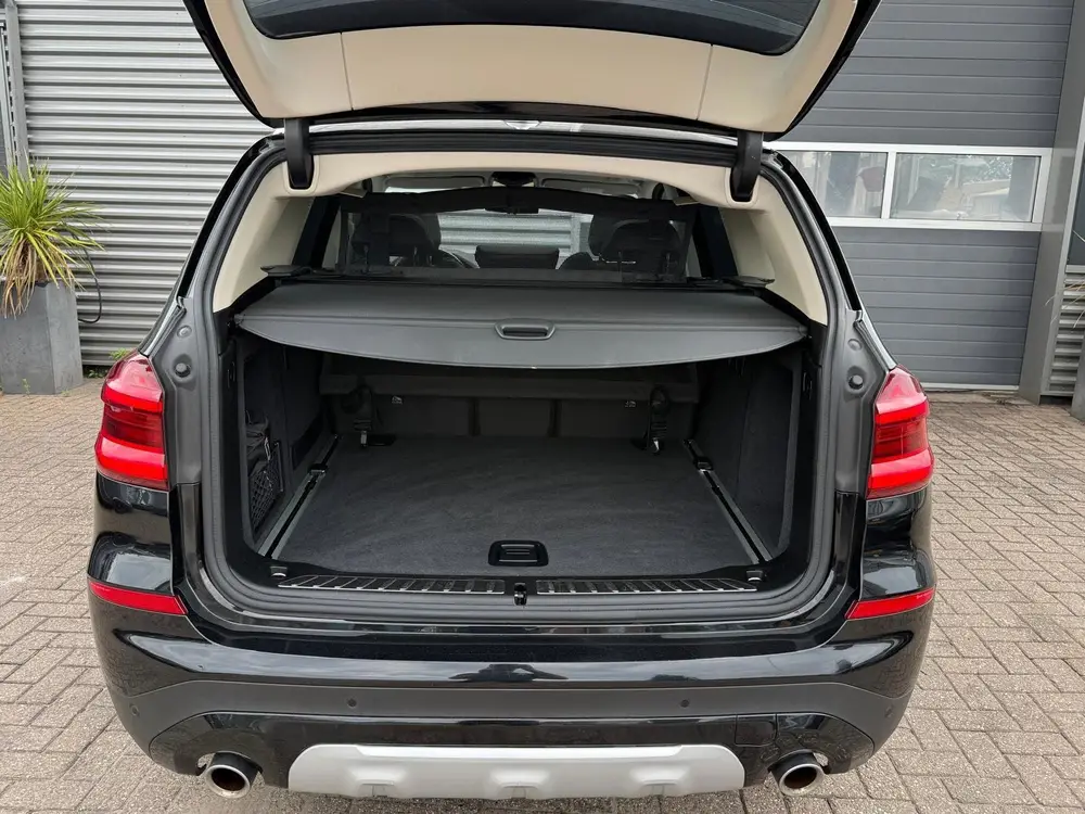 BMW X3 xDrive20i Automaat uit 2019, foto 5