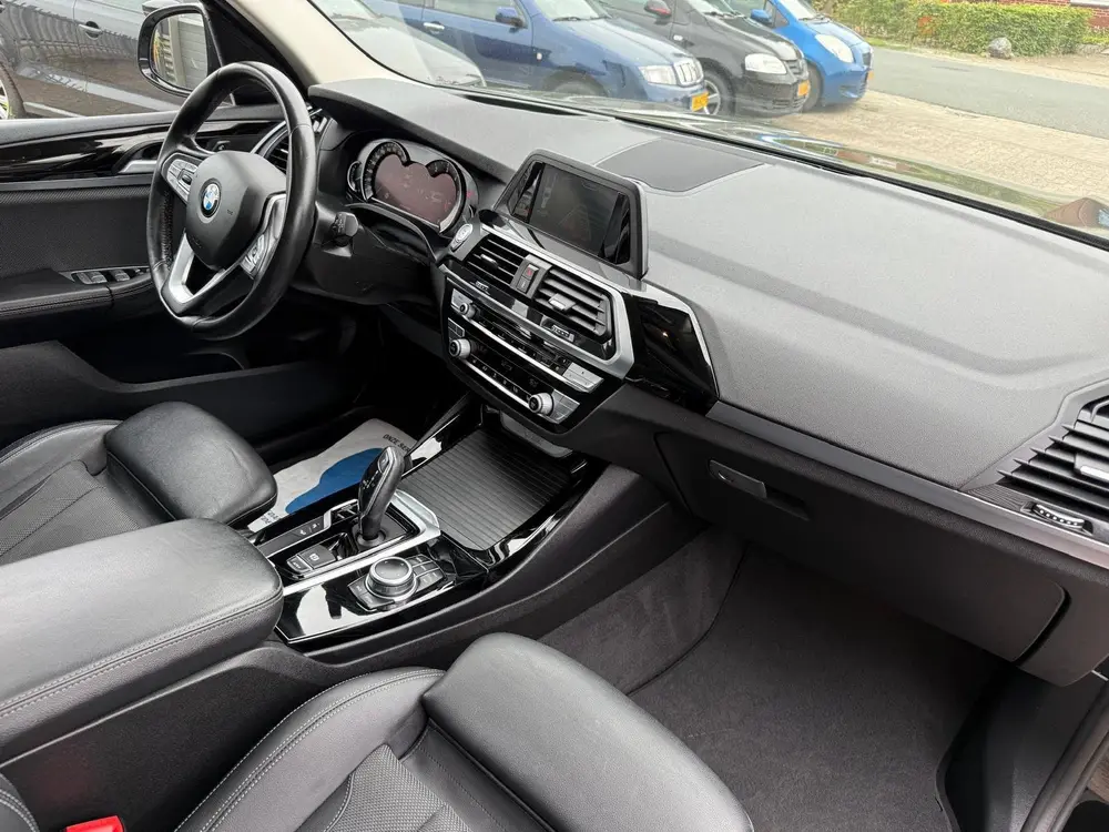 BMW X3 xDrive20i Automaat uit 2019, foto 6
