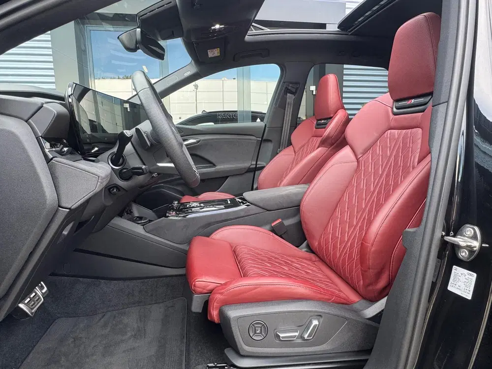 Audi Q6 e-tron SQ6 quattro 100 kWh PANO uit 2024, foto 2