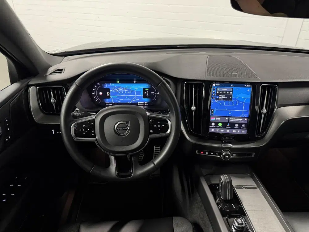 Volvo XC60 2.0 T6 Plug-in hybrid AWD Plus Dark Long R uit 2022, foto 13