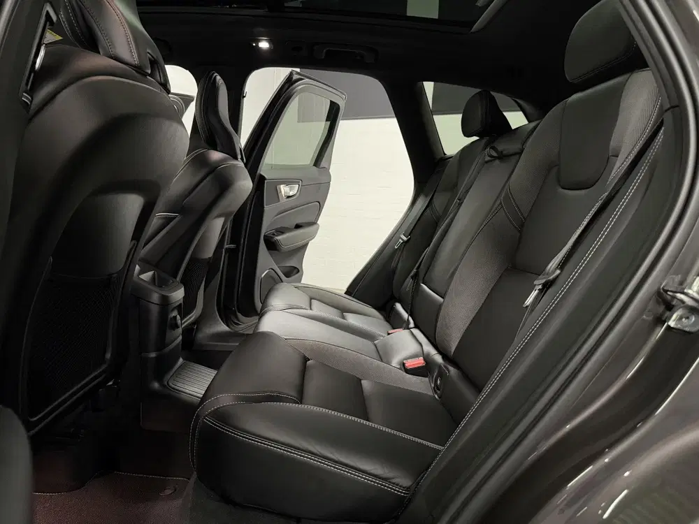 Volvo XC60 2.0 T6 Plug-in hybrid AWD Plus Dark Long R uit 2022, foto 17