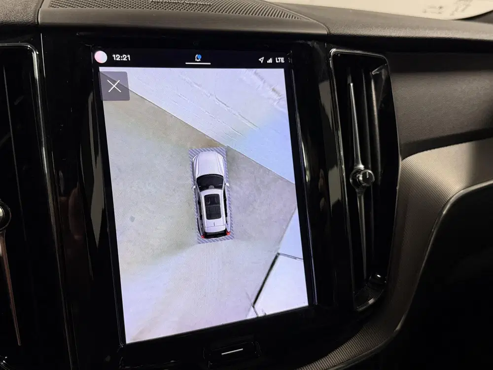 Volvo XC60 2.0 T6 Plug-in hybrid AWD Plus Dark Long R uit 2022, foto 19