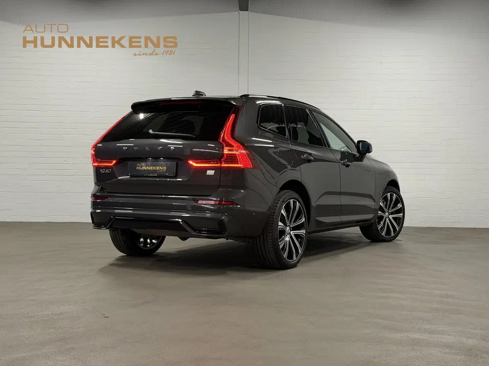 Volvo XC60 2.0 T6 Plug-in hybrid AWD Plus Dark Long R uit 2022, foto 2