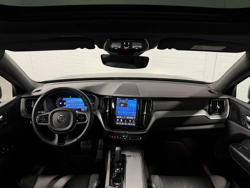Volvo XC60 2.0 T6 Plug-in hybrid AWD Plus Dark Long R uit 2022, foto 3