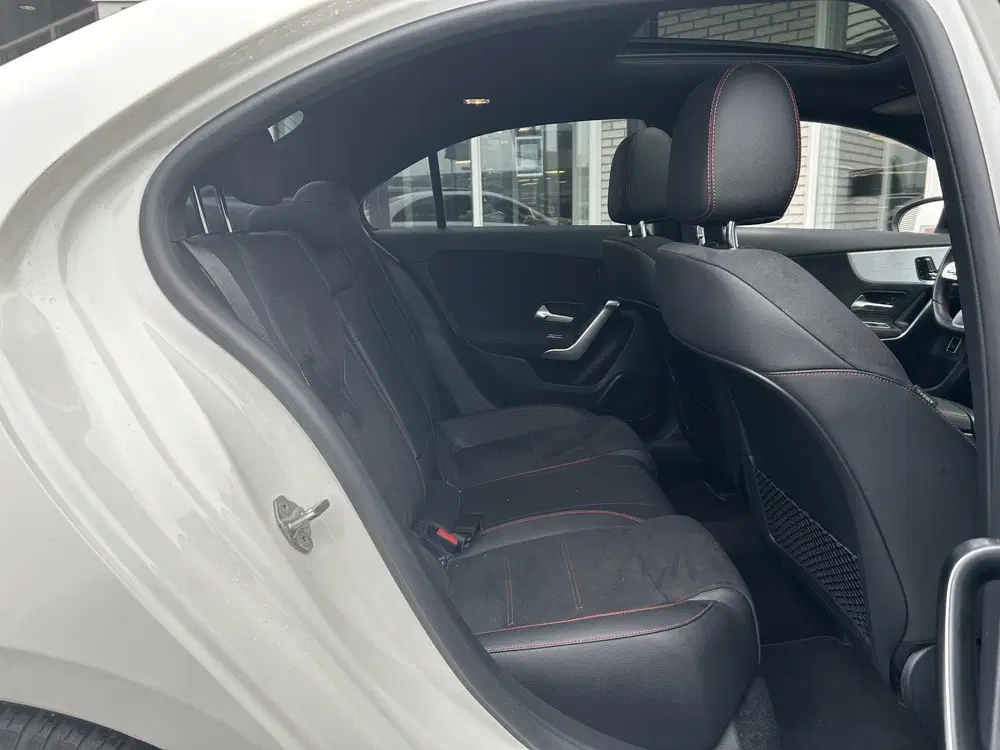 Mercedes-Benz A-Klasse 180 AMG uit 2020, foto 11