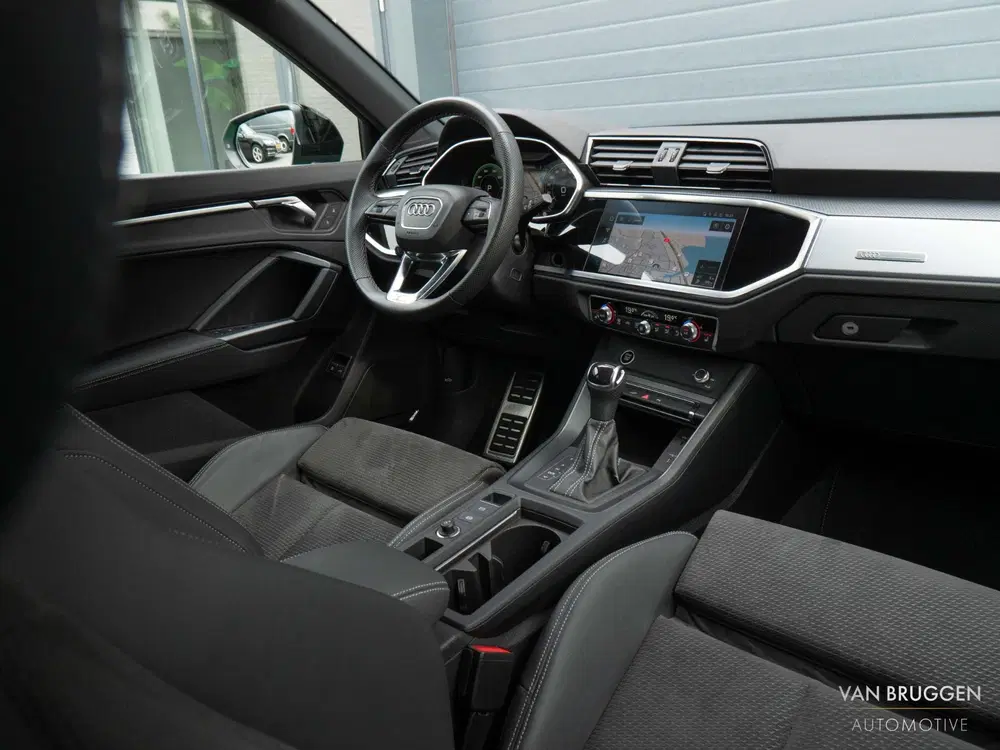 Audi Q3 45 TFSI e S-Line Exclusive SONOS Keyless S uit 2022, foto 5