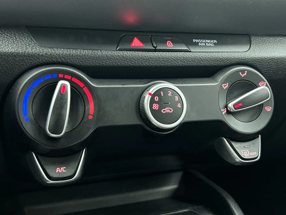Kia Stonic 1.0 T-GDi MHEV DynamicLine Apple carplay uit 2022, foto 13