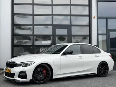 BMW 3-Serie 330e High Executive / M-Sport / Pano / LASER / L uit 2019