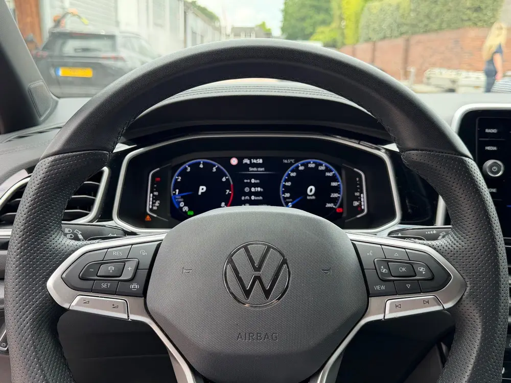 Volkswagen T-Roc 1.5 TSI R-Line - Camera - Keyless - LED uit 2024, foto 15