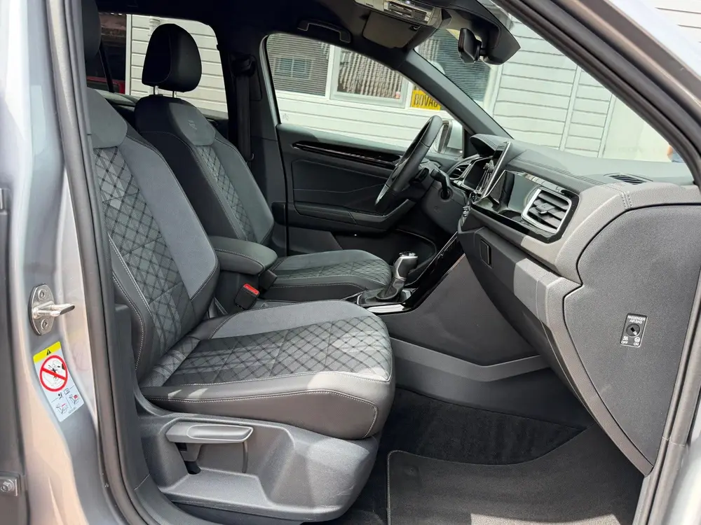 Volkswagen T-Roc 1.5 TSI R-Line - Camera - Keyless - LED uit 2024, foto 19