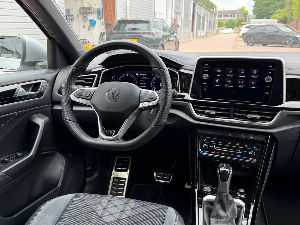 Volkswagen T-Roc 1.5 TSI R-Line - Camera - Keyless - LED uit 2024, foto 6
