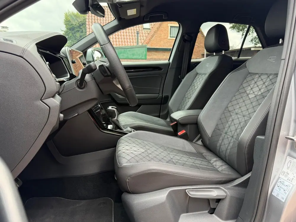 Volkswagen T-Roc 1.5 TSI R-Line - Camera - Keyless - LED uit 2024, foto 7