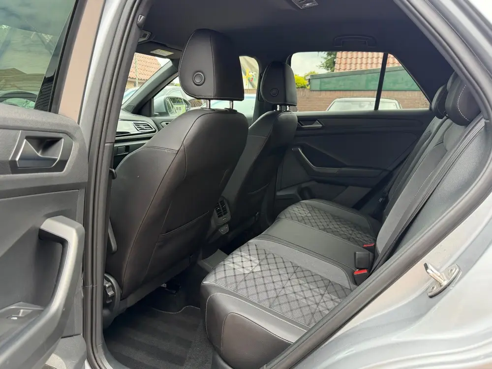 Volkswagen T-Roc 1.5 TSI R-Line - Camera - Keyless - LED uit 2024, foto 8