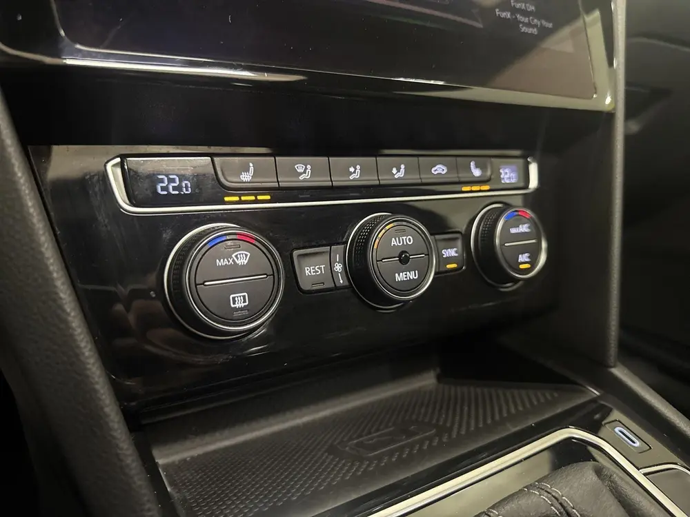 Volkswagen Passat Variant 1.5 TSI Elegance Business R uit 2020, foto 17