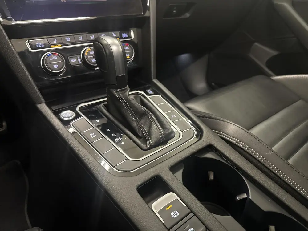 Volkswagen Passat Variant 1.5 TSI Elegance Business R uit 2020, foto 18