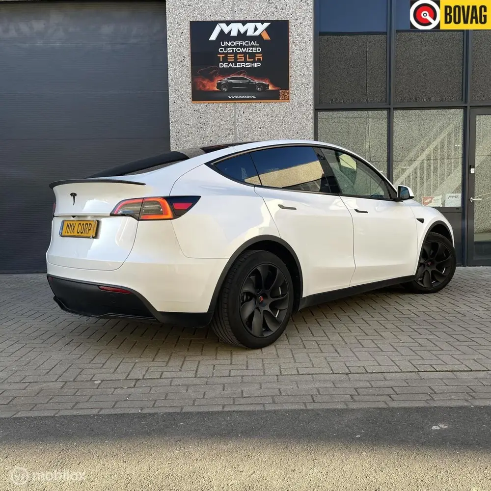 Tesla Model Y + MMX PACK + IAP + 20" uit 2024