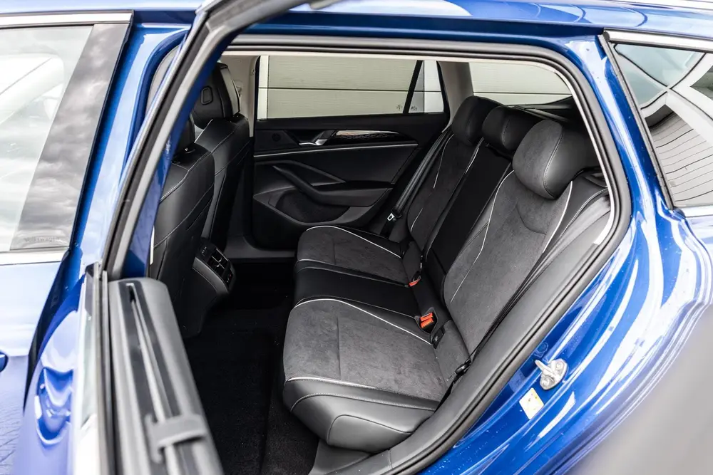 Volkswagen Passat Variant 1.5 eHybrid 204pk Elegance Busines uit 2026, foto 16