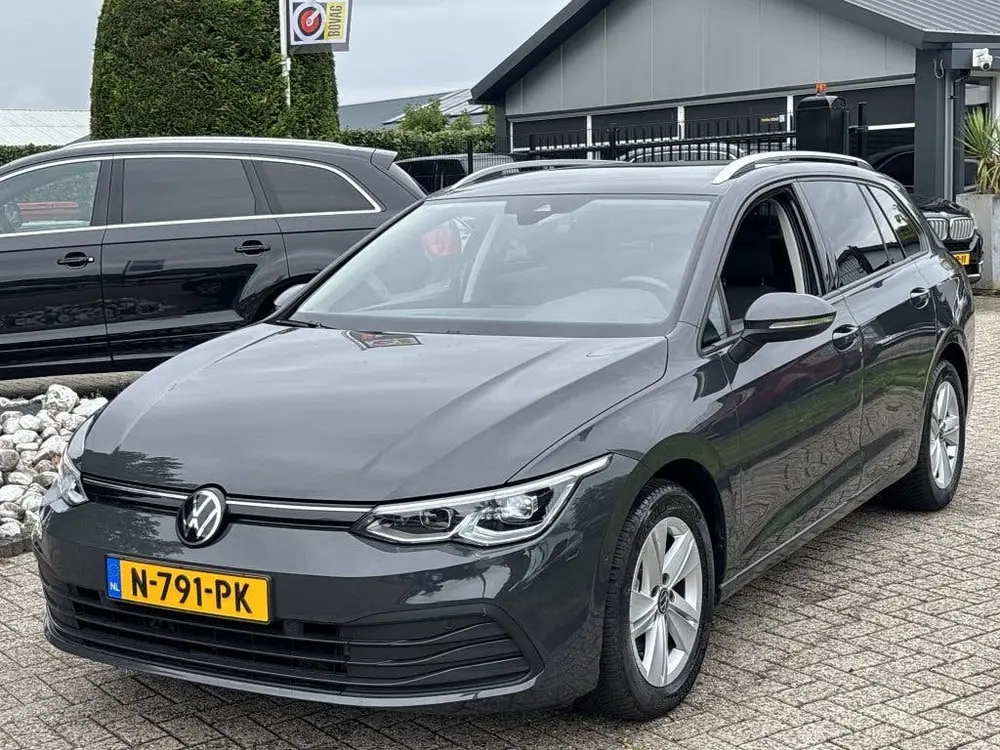 Volkswagen Golf Variant 1.5 TSI Life Grijs Xenon Alcantara 2 uit 2021