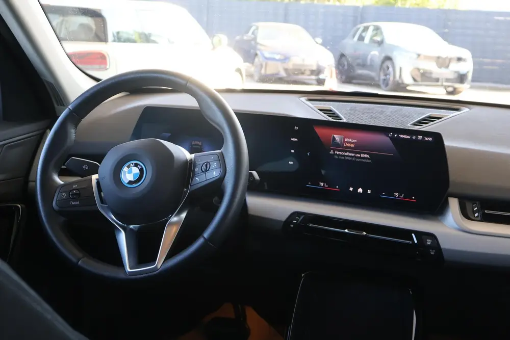 BMW iX1 xDrive30 uit 2024, foto 10