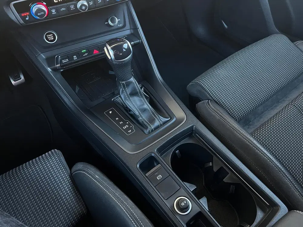 Audi Q3 45 TFSIe 245 pk S edition uit 2022, foto 13