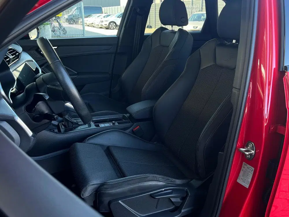 Audi Q3 45 TFSIe 245 pk S edition uit 2022, foto 4