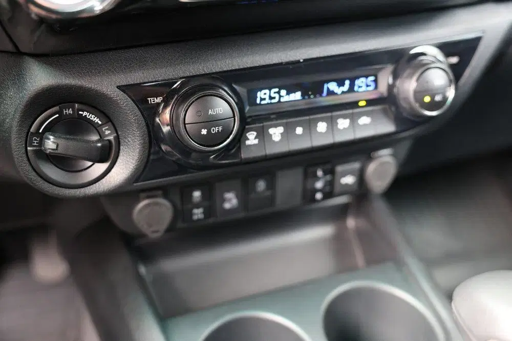 Toyota Hilux 2.4 D-4D DUBBEL CABIN PROFESSIONAL 2 ZITS uit 2024, foto 17
