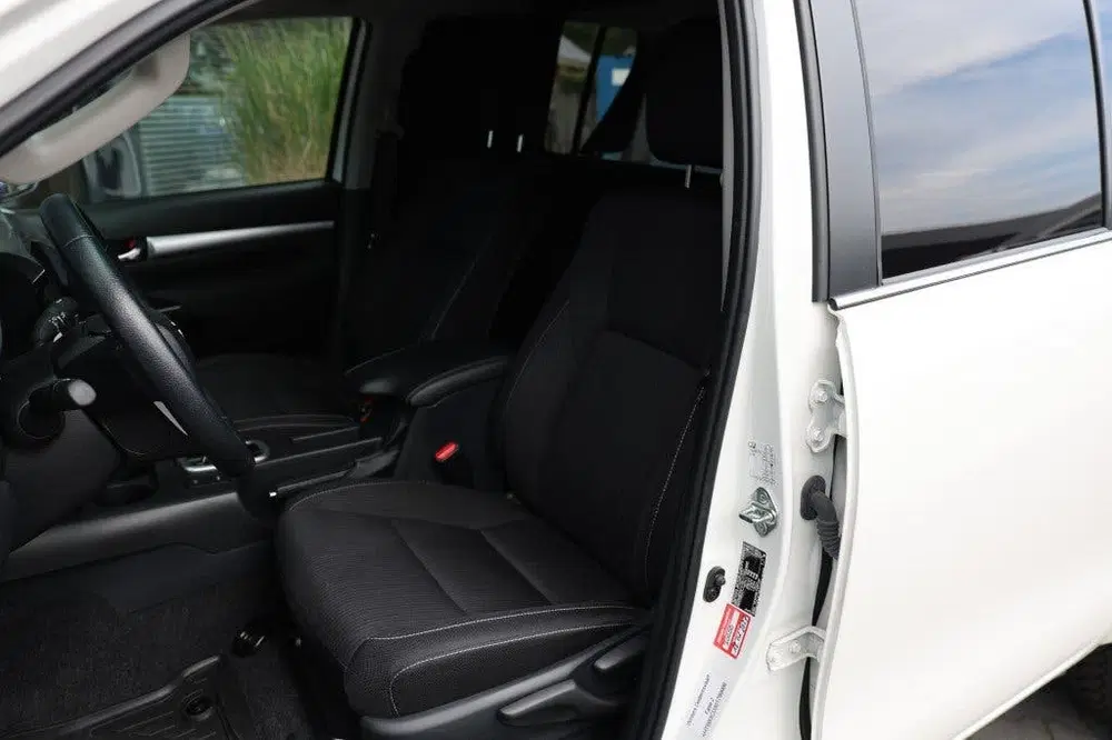 Toyota Hilux 2.4 D-4D DUBBEL CABIN PROFESSIONAL 2 ZITS uit 2024, foto 7