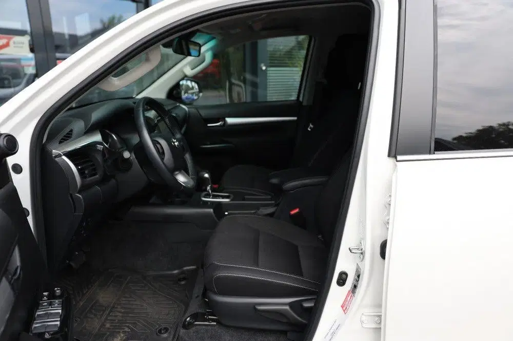 Toyota Hilux 2.4 D-4D DUBBEL CABIN PROFESSIONAL 2 ZITS uit 2024, foto 8