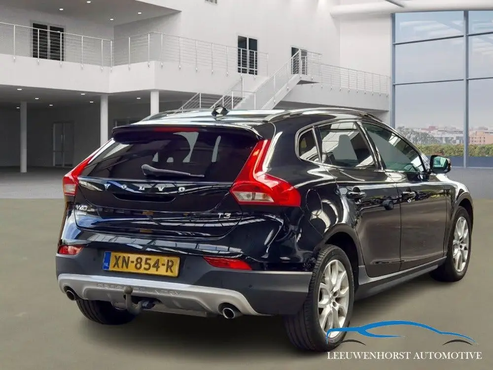 Volvo V40 Cross Country 1.5 T3 Polar+ Luxury AUTOMAAT uit 2019, foto 2