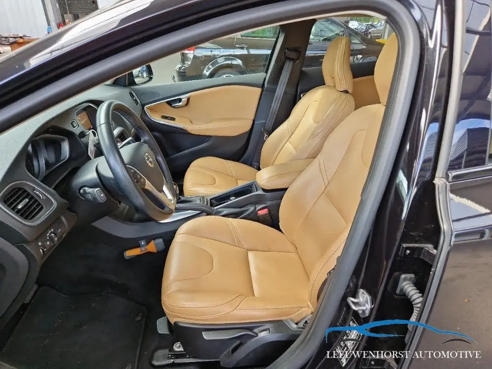 Volvo V40 Cross Country 1.5 T3 Polar+ Luxury AUTOMAAT uit 2019, foto 5