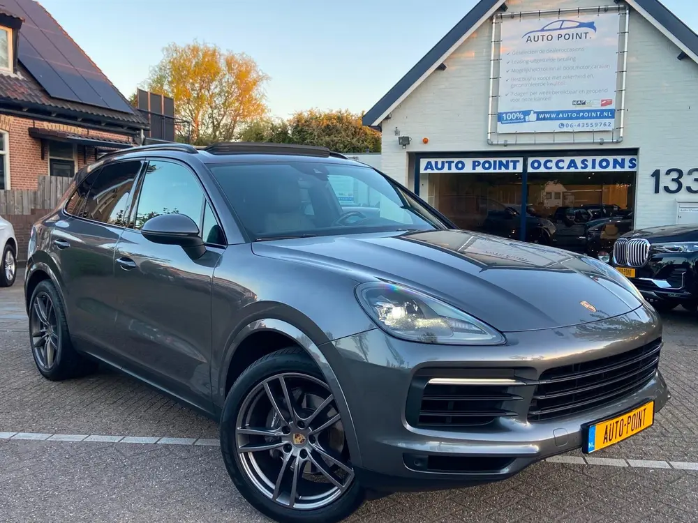 Porsche Cayenne 3.0 AUT8/PANO/CHRONO/TREKHAAK/BOSE/DEALERAUT uit 2019, foto 2