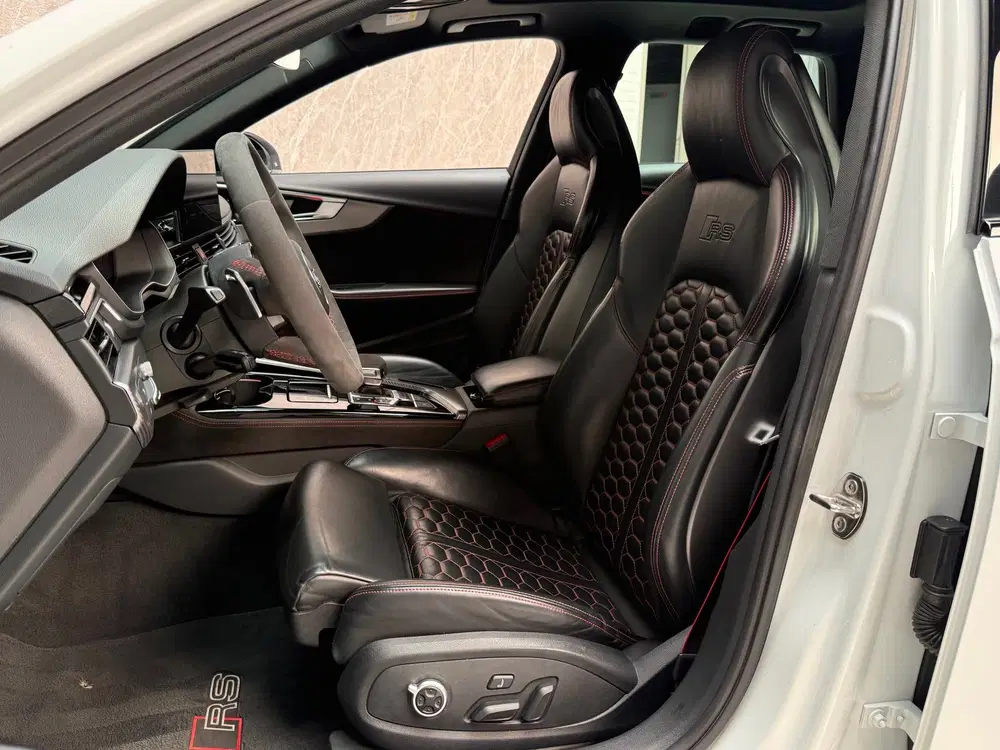 Audi RS4 2.9 TFSI quattro uit 2020, foto 14