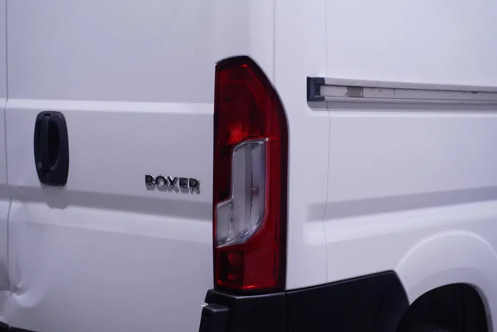 Peugeot Boxer 2.2 BlueHDi 140 pk L2H2 Premium Navi uit 2020, foto 11
